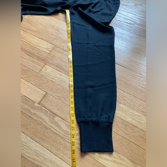 🖤 Vince 100% silk joggers in black - Picture 12 of 14